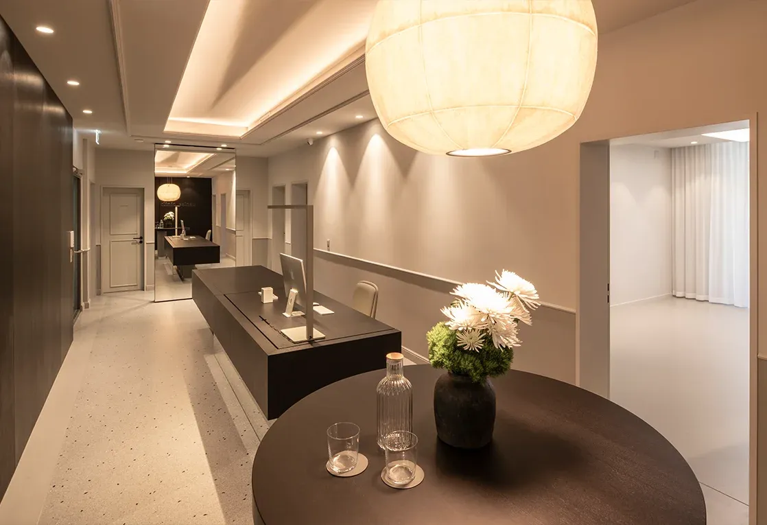 Clinic Selnau corridor and architectural details